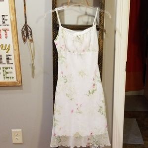 Junior's Size 5 (fits like a S)  feminine dress